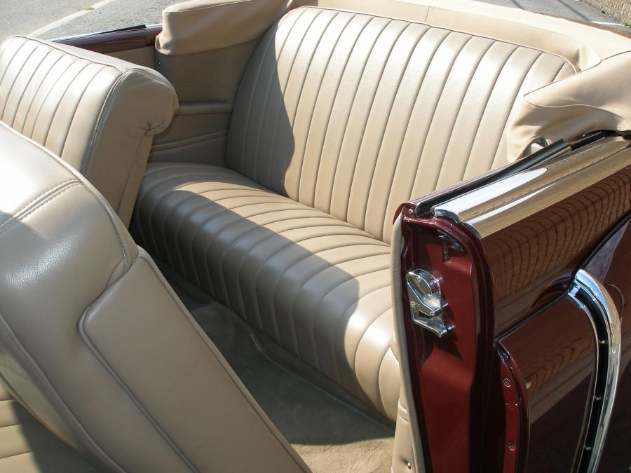  Cadillac Series 62 Convertible 1950 года  (фото 16 из 26)